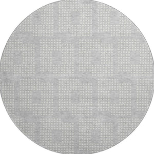 HomeRoots 8' Silver and Ivory Geometric Round Rug - Washable, UV Protected, Perfect for High-Traffic Areas! 670733