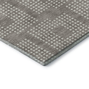 HomeRoots 8' Taupe and Ivory Geometric Round Rug - Washable, UV Protected, Stain Resistant for Busy Homes 670745