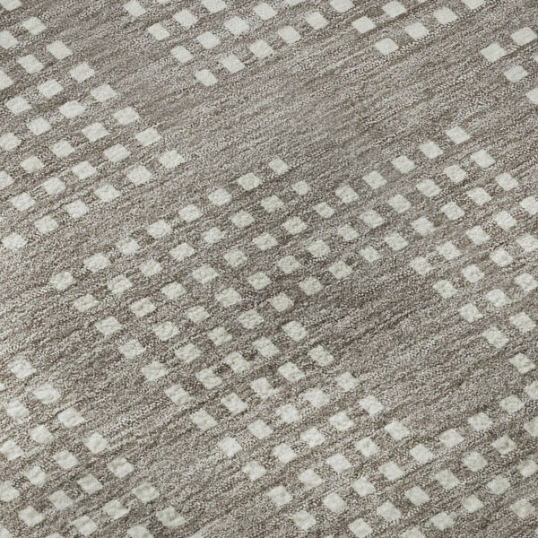 HomeRoots 8' Taupe and Ivory Geometric Round Rug - Washable, UV Protected, Stain Resistant for Busy Homes 670745