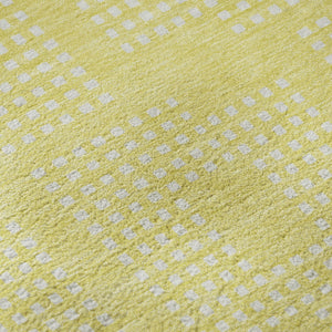 HomeRoots 8' Yellow and Ivory Geometric Round Rug - Washable, UV-Protected, Stylish for Living Spaces & Patios 670763