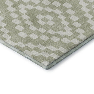 HomeRoots 8' Artichoke Green & Ivory Geometric Washable Round Rug - Durable, UV Protected, Stain Resistant Design 670769