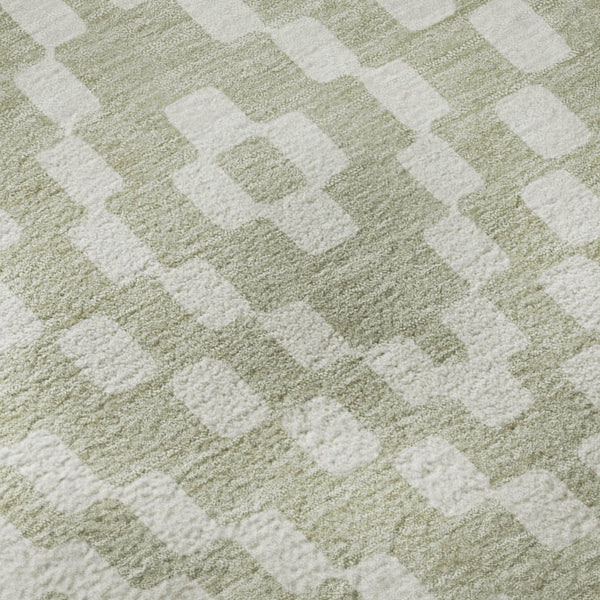 HomeRoots 8' Artichoke Green & Ivory Geometric Washable Round Rug - Durable, UV Protected, Stain Resistant Design 670769