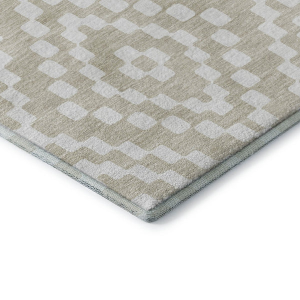 HomeRoots 8' Durable Beige and Ivory Geometric Round Rug - Washable, UV Protected, Perfect for High-Traffic Areas 670775