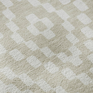 HomeRoots 8' Durable Beige and Ivory Geometric Round Rug - Washable, UV Protected, Perfect for High-Traffic Areas 670775