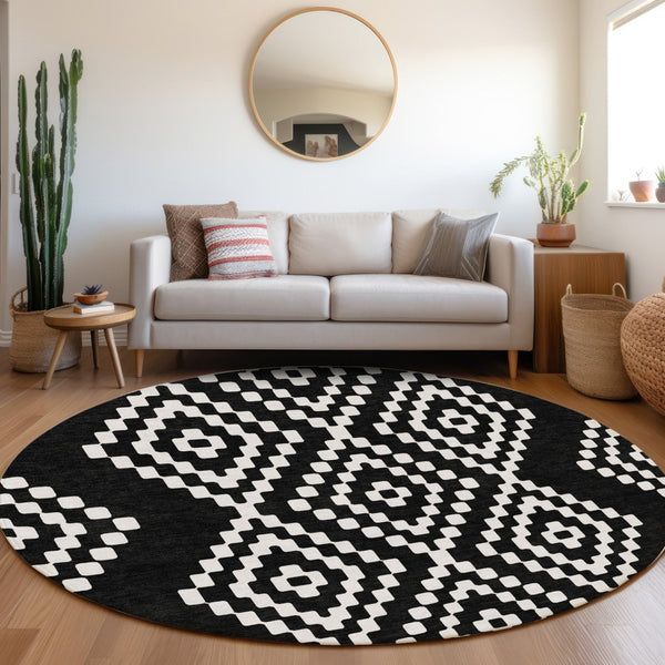 HomeRoots 8' Black And Ivory Geometric Round Rug - Washable, UV Protected, Ideal for High-Traffic Rooms 670781