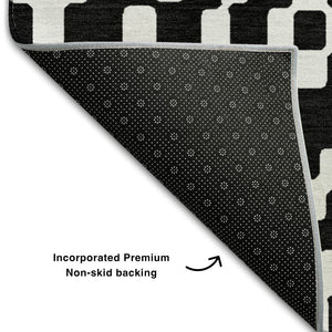 HomeRoots 8' Black And Ivory Geometric Round Rug - Washable, UV Protected, Ideal for High-Traffic Rooms 670781