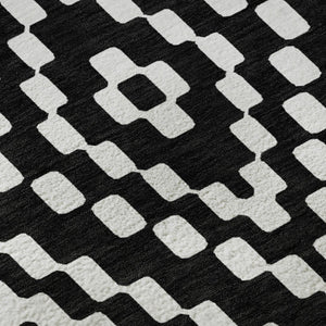 HomeRoots 8' Black And Ivory Geometric Round Rug - Washable, UV Protected, Ideal for High-Traffic Rooms 670781