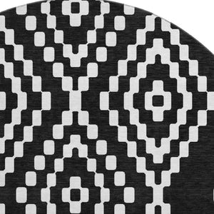 HomeRoots 8' Black And Ivory Geometric Round Rug - Washable, UV Protected, Ideal for High-Traffic Rooms 670781