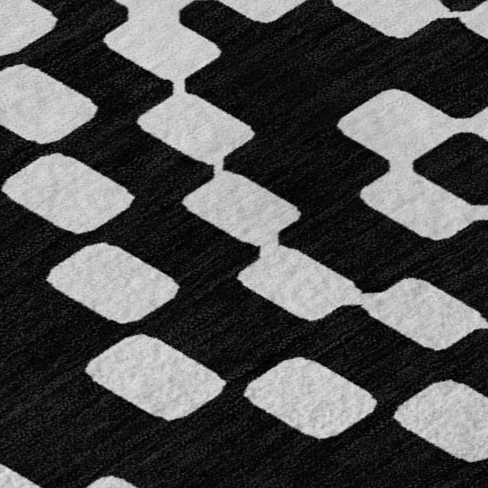HomeRoots 10' X 14' Black And Ivory Geometric Area Rug - Stylish, Washable, UV-Protected for Family Homes! 670784
