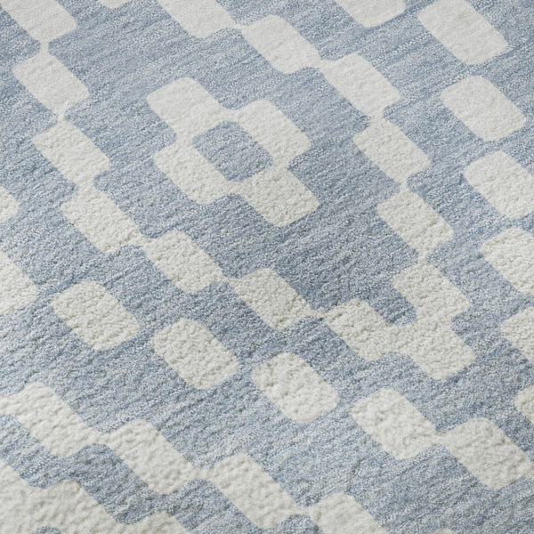 HomeRoots 8' Denim Blue and Ivory Geometric Round Rug – Stylish, Washable, UV-Protected for All Spaces! 670787