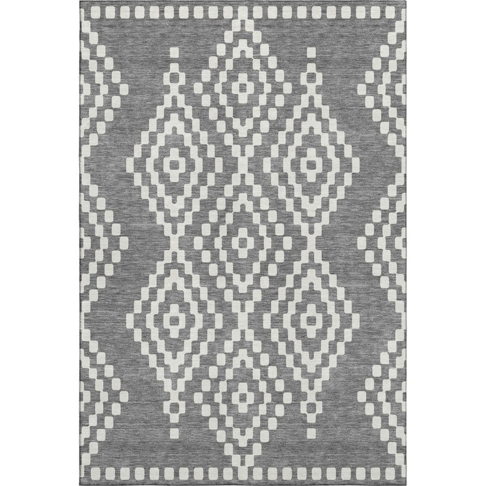 HomeRoots 5' Gray and Ivory Geometric Area Rug – Washable, UV Protected, Stain Resistant for Busy Homes! 670792