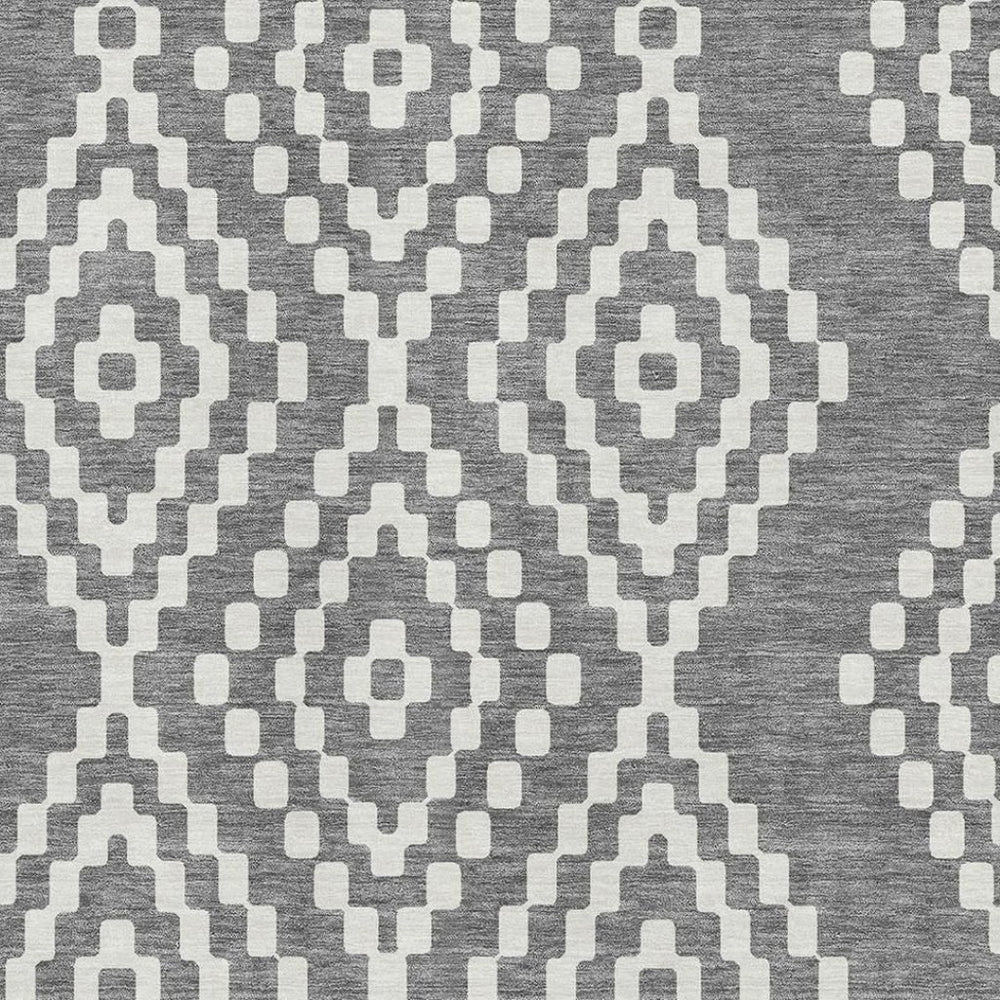 HomeRoots 5' Gray and Ivory Geometric Area Rug – Washable, UV Protected, Stain Resistant for Busy Homes! 670792