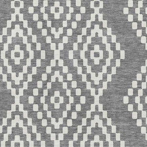 HomeRoots 5' Gray and Ivory Geometric Area Rug – Washable, UV Protected, Stain Resistant for Busy Homes! 670792