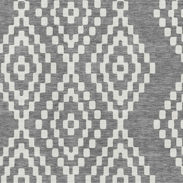 HomeRoots 5' Gray and Ivory Geometric Area Rug – Washable, UV Protected, Stain Resistant for Busy Homes! 670792