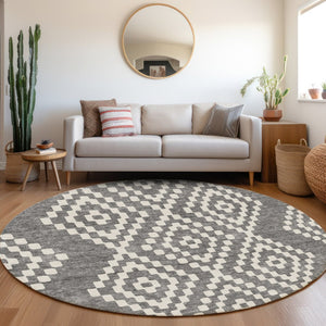 HomeRoots 8' Gray and Ivory Geometric Round Rug – Washable, UV Protected, Perfect for High-Traffic Spaces! 670793