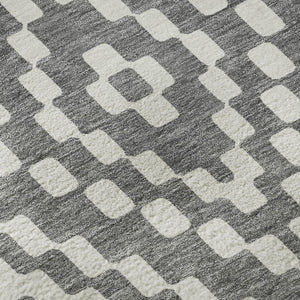 HomeRoots 8' Gray and Ivory Geometric Round Rug – Washable, UV Protected, Perfect for High-Traffic Spaces! 670793