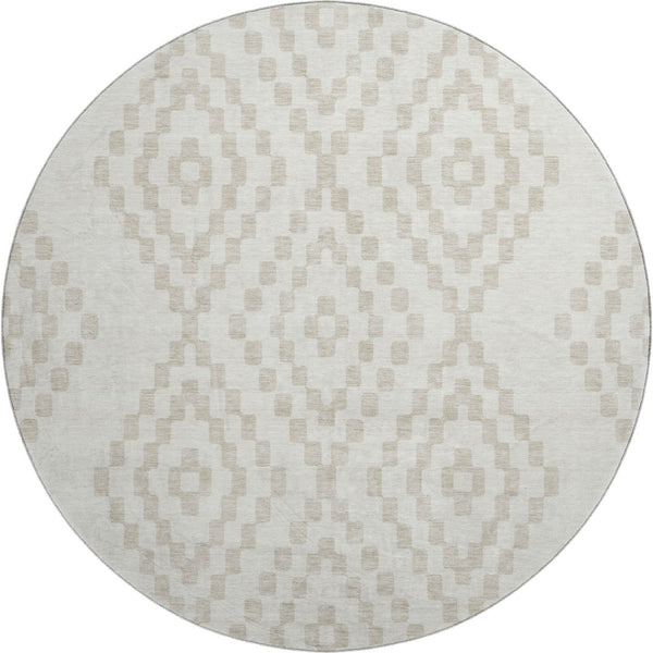 HomeRoots 8' Ivory and Beige Geometric Round Rug - Washable, UV Protected, Perfect for High-Traffic Areas! 670799
