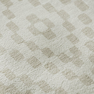 HomeRoots 8' Ivory and Beige Geometric Round Rug - Washable, UV Protected, Perfect for High-Traffic Areas! 670799