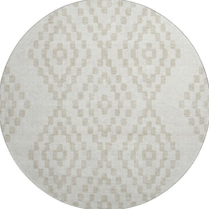HomeRoots 8' Ivory and Beige Geometric Round Rug - Washable, UV Protected, Perfect for High-Traffic Areas! 670799