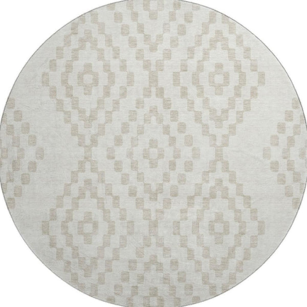 HomeRoots 8' Ivory and Beige Geometric Round Rug - Washable, UV Protected, Perfect for High-Traffic Areas! 670799