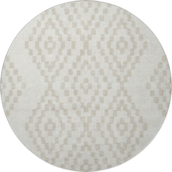 HomeRoots 8' Ivory and Beige Geometric Round Rug - Washable, UV Protected, Perfect for High-Traffic Areas! 670799