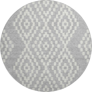HomeRoots 8' Silver and Ivory Geometric Round Rug - Washable, UV-Protected, Ideal for Modern Living Spaces 670829