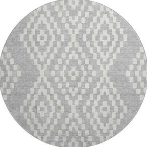 HomeRoots 8' Silver and Ivory Geometric Round Rug - Washable, UV-Protected, Ideal for Modern Living Spaces 670829