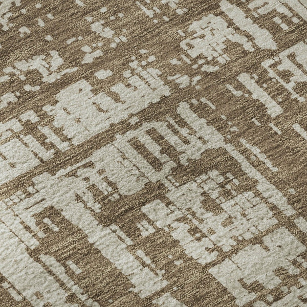 HomeRoots 8' Washable Round Rug with Abstract Brown and Beige Design, UV Protection & Stain Resistance for Homes 671129