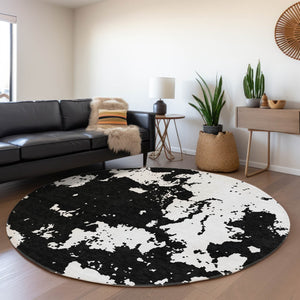 HomeRoots 8' Black And White Abstract Round Rug - Washable, UV Protected, Durable, Ideal for Active Homes! 671273