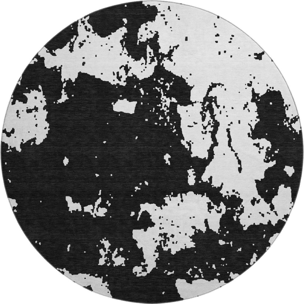 HomeRoots 8' Black And White Abstract Round Rug - Washable, UV Protected, Durable, Ideal for Active Homes! 671273