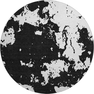 HomeRoots 8' Black And White Abstract Round Rug - Washable, UV Protected, Durable, Ideal for Active Homes! 671273