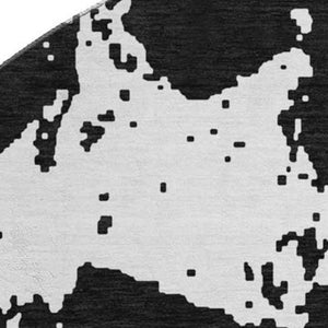 HomeRoots 8' Black And White Abstract Round Rug - Washable, UV Protected, Durable, Ideal for Active Homes! 671273
