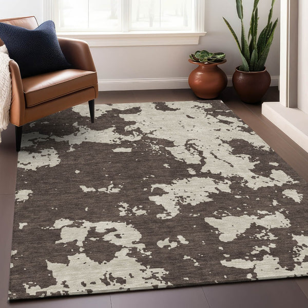 HomeRoots 5' X 8' Washable Abstract Area Rug in Brown & Beige - Durable, UV-Protected, Soft & Stylish Design 671278