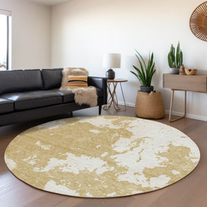 HomeRoots 8' Gold and Beige Abstract Washable Round Rug - Durable, UV-Protected, Ideal for Modern Living Spaces 671285