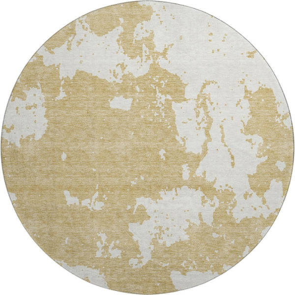 HomeRoots 8' Gold and Beige Abstract Washable Round Rug - Durable, UV-Protected, Ideal for Modern Living Spaces 671285