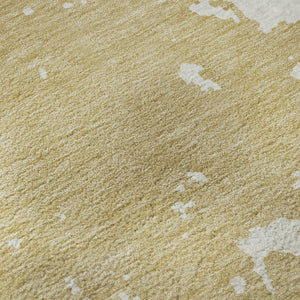 HomeRoots 8' Gold and Beige Abstract Washable Round Rug - Durable, UV-Protected, Ideal for Modern Living Spaces 671285