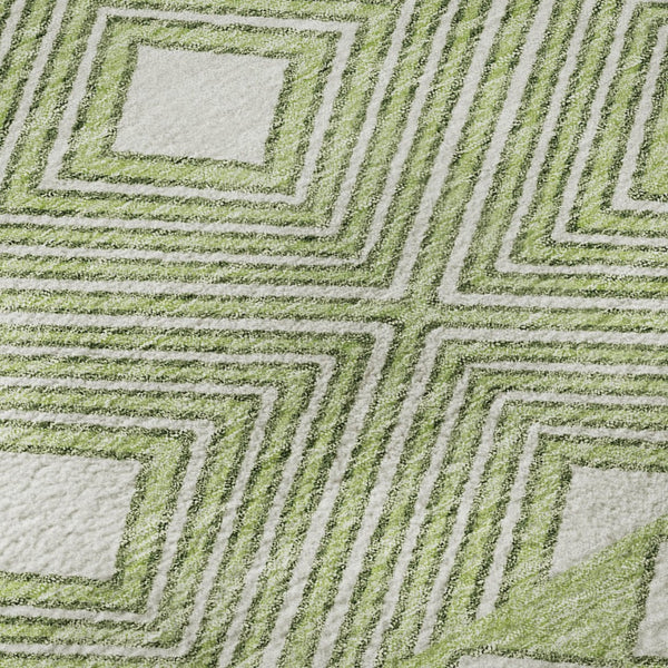 HomeRoots 8' Artichoke Green & Ivory Geometric Round Rug - Washable, UV Protected, Perfect for High-Traffic Areas 671351