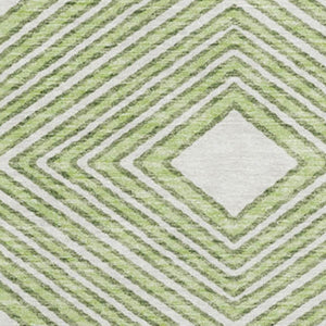 HomeRoots 8' Artichoke Green & Ivory Geometric Round Rug - Washable, UV Protected, Perfect for High-Traffic Areas 671351