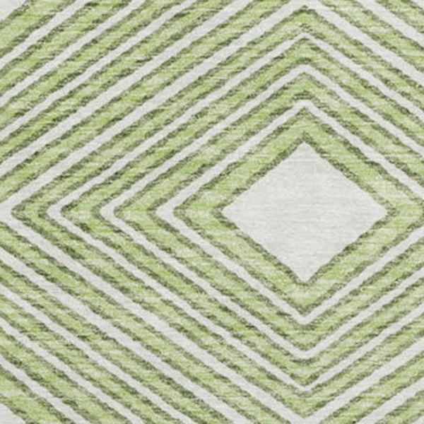 HomeRoots 8' Artichoke Green & Ivory Geometric Round Rug - Washable, UV Protected, Perfect for High-Traffic Areas 671351