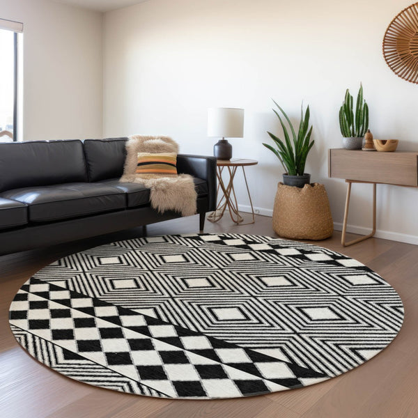 HomeRoots 8' Black And Ivory Geometric Round Rug – Washable, UV Protected, Ideal for Homes with Kids & Pets 671357