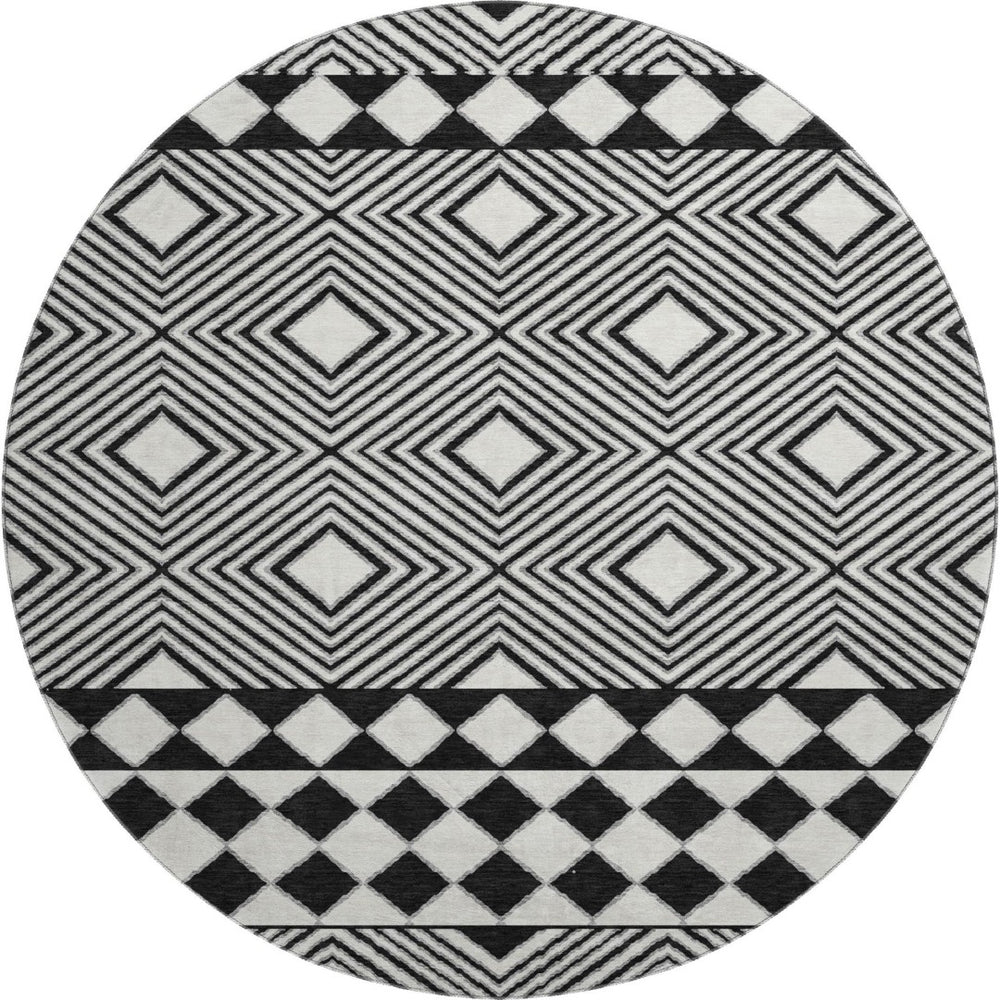 HomeRoots 8' Black And Ivory Geometric Round Rug – Washable, UV Protected, Ideal for Homes with Kids & Pets 671357
