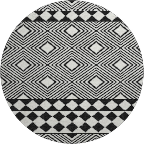 HomeRoots 8' Black And Ivory Geometric Round Rug – Washable, UV Protected, Ideal for Homes with Kids & Pets 671357