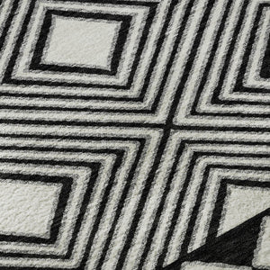 HomeRoots 8' Black And Ivory Geometric Round Rug – Washable, UV Protected, Ideal for Homes with Kids & Pets 671357