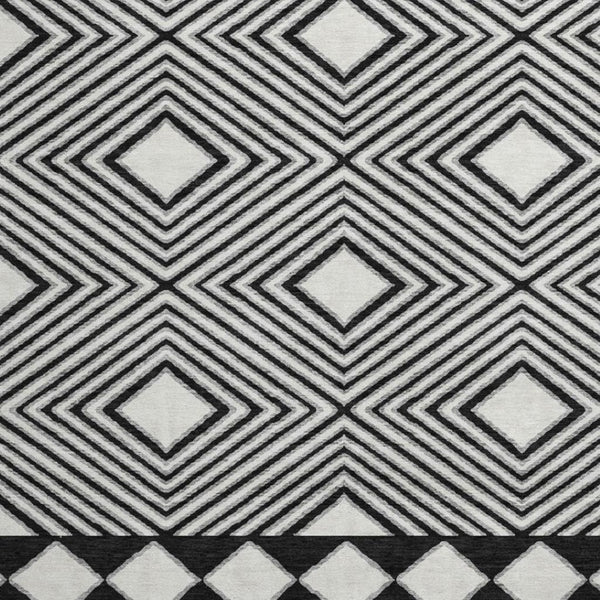 HomeRoots 8' Black And Ivory Geometric Round Rug – Washable, UV Protected, Ideal for Homes with Kids & Pets 671357