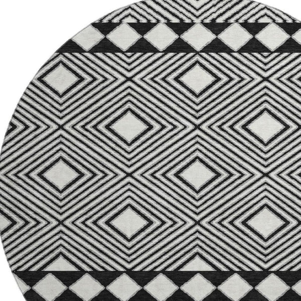HomeRoots 8' Black And Ivory Geometric Round Rug – Washable, UV Protected, Ideal for Homes with Kids & Pets 671357