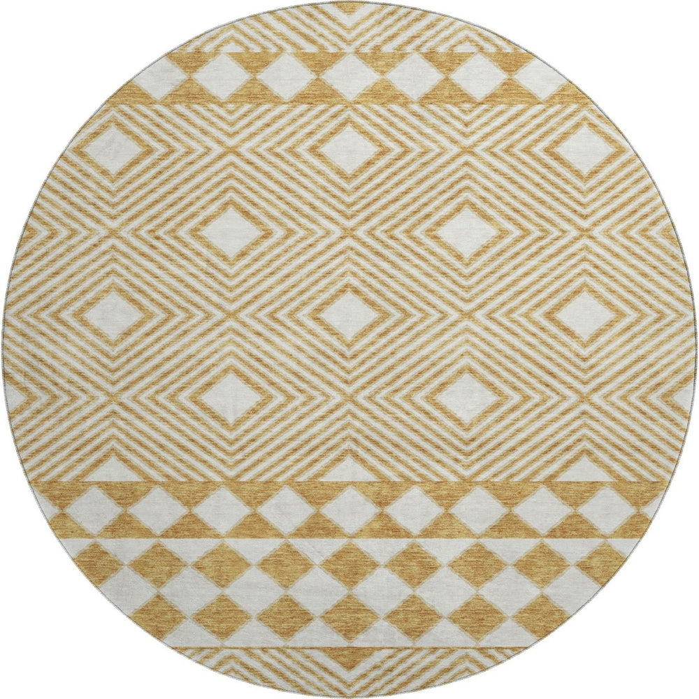 HomeRoots 8' Gold and Ivory Geometric Washable Round Rug - UV Protected, Stain-Resistant, Modern Elegance 671369