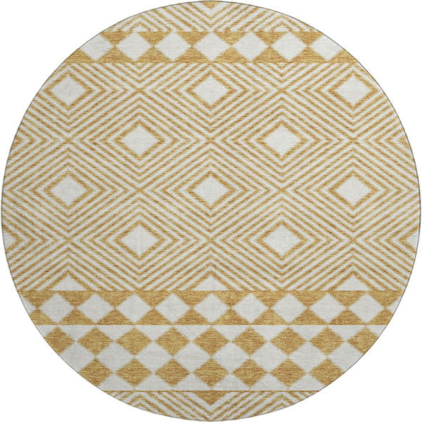 HomeRoots 8' Gold and Ivory Geometric Washable Round Rug - UV Protected, Stain-Resistant, Modern Elegance 671369