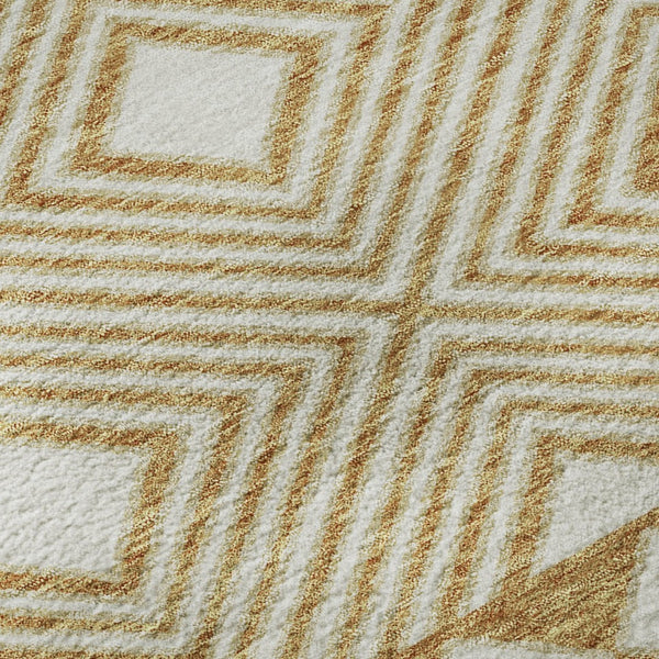 HomeRoots 8' Gold and Ivory Geometric Washable Round Rug - UV Protected, Stain-Resistant, Modern Elegance 671369
