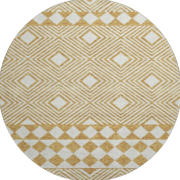 HomeRoots 8' Gold and Ivory Geometric Washable Round Rug - UV Protected, Stain-Resistant, Modern Elegance 671369