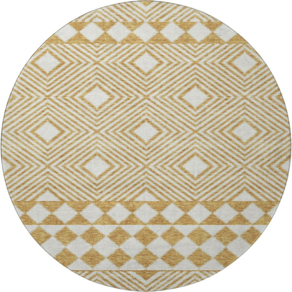 HomeRoots 8' Gold and Ivory Geometric Washable Round Rug - UV Protected, Stain-Resistant, Modern Elegance 671369